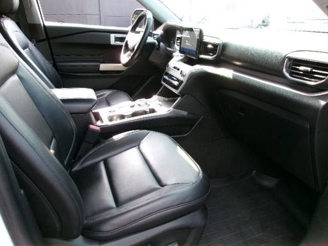Certified 2022 Ford Explorer XLT w/ Equipment Group 202A AWD/4WD image 4