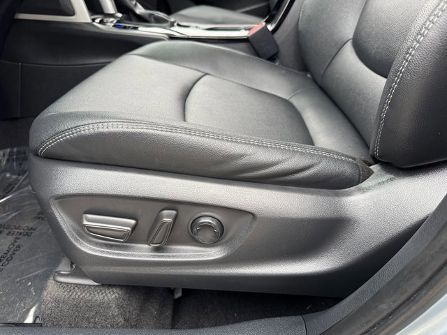 Used 2024 Toyota Corolla Cross XLE image 15