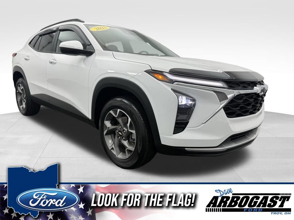 Used 2025 Chevrolet Trax LT w/ Driver Confidence Package image 1