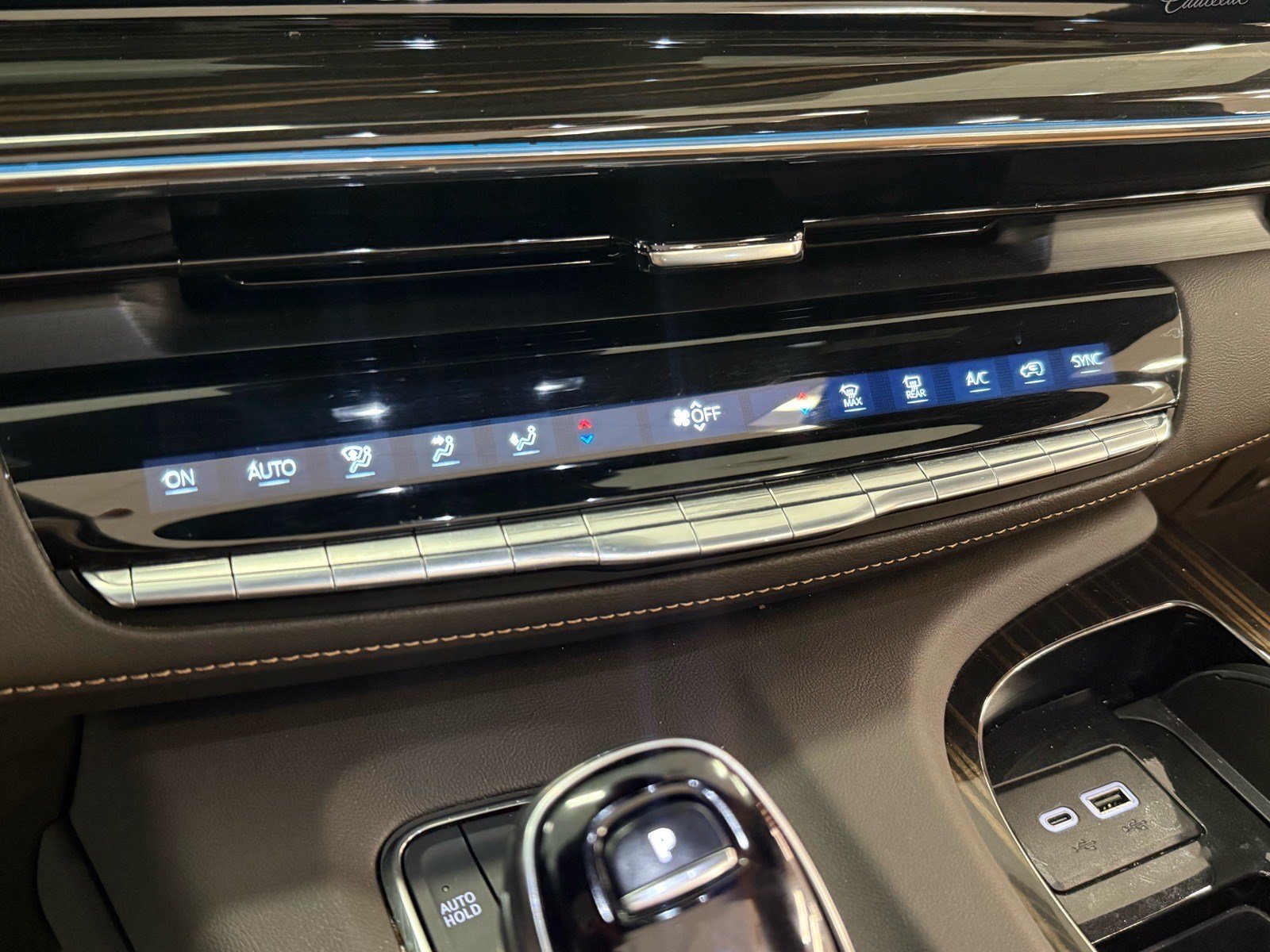 Used 2023 Cadillac Escalade Premium Luxury w/ Performance Package AWD/4WD image 15