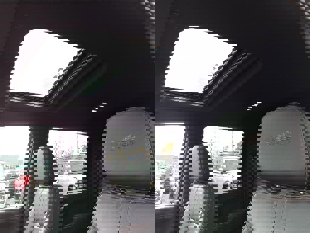 Used 2021 Chevrolet Silverado 3500 High Country w/ LPO, Hitch Package image 16