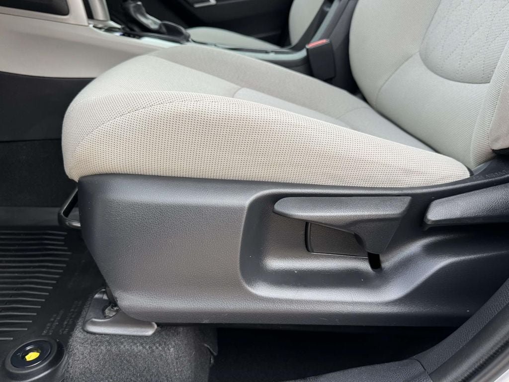 Used 2024 Toyota Corolla Cross L FWD image 20