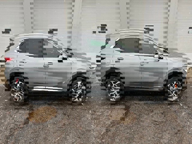 Used 2023 Buick Envision Essence image 2