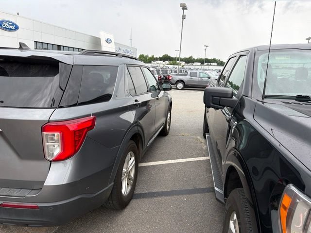 Certified 2022 Ford Explorer XLT RWD image 3