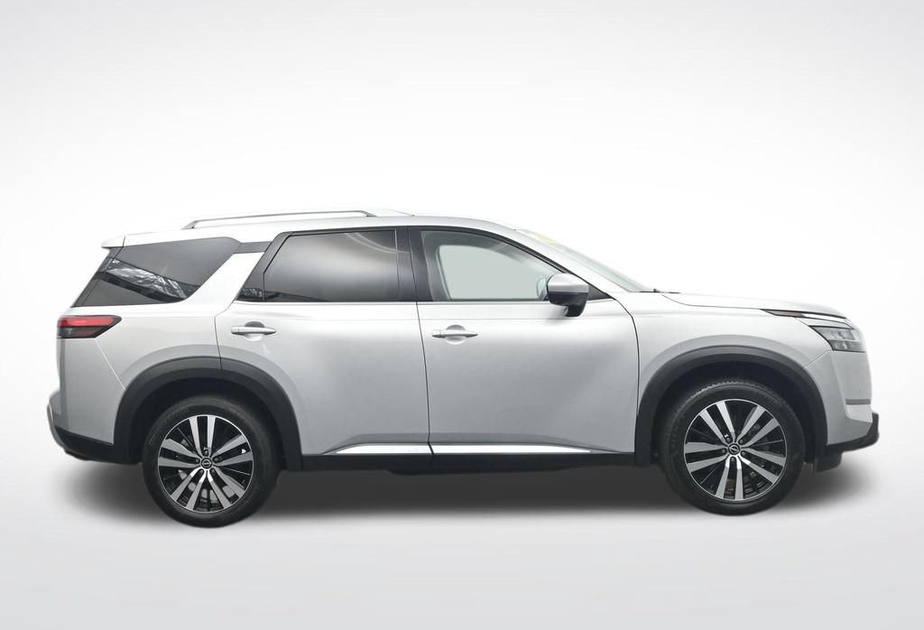 Used 2023 Nissan Pathfinder Platinum AWD/4WD image 4