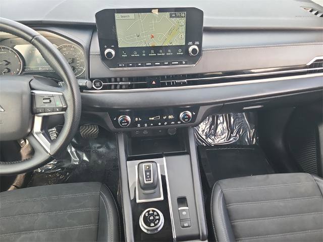 Used 2024 Mitsubishi Outlander SE image 12