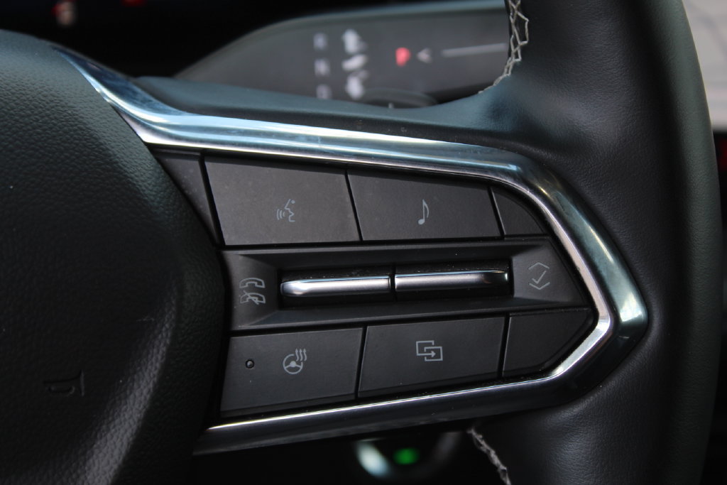 Used 2025 Chevrolet Traverse LT FWD image 31