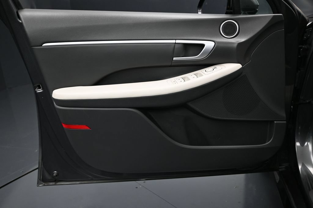 Used 2025 Hyundai Sonata SEL FWD image 17