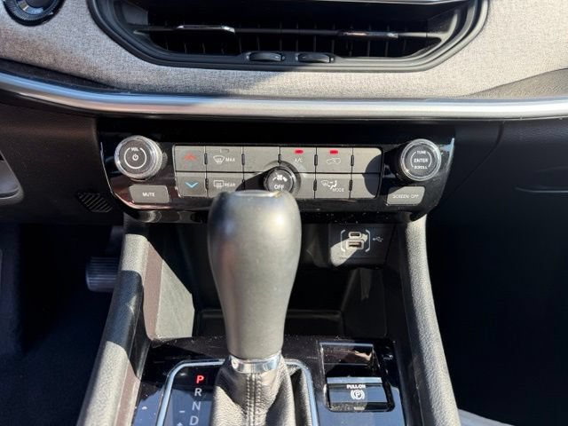 Used 2024 Jeep Compass Latitude AWD/4WD image 18
