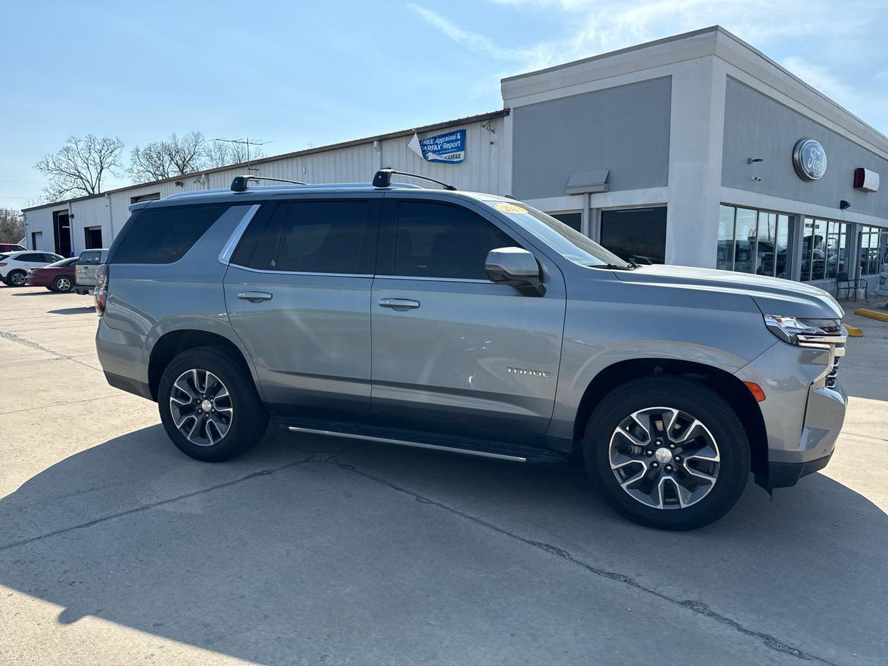Used 2023 Chevrolet Tahoe LT w/ Luxury Package AWD/4WD image 4