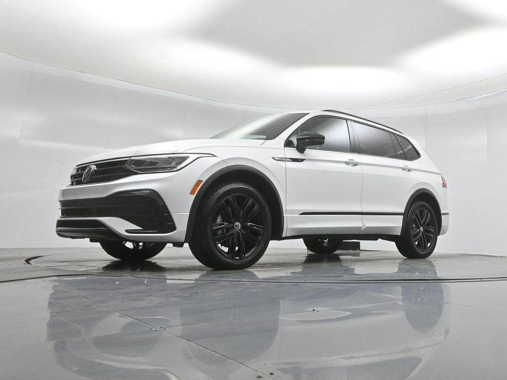 Used 2022 Volkswagen Tiguan SE R-Line image 28