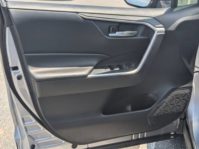 Used 2022 Toyota RAV4 XLE Premium AWD/4WD image 9
