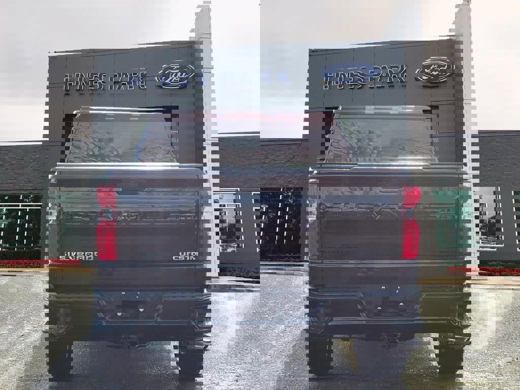 Used 2019 Chevrolet Silverado 1500 Custom w/ Custom Value Package image 4