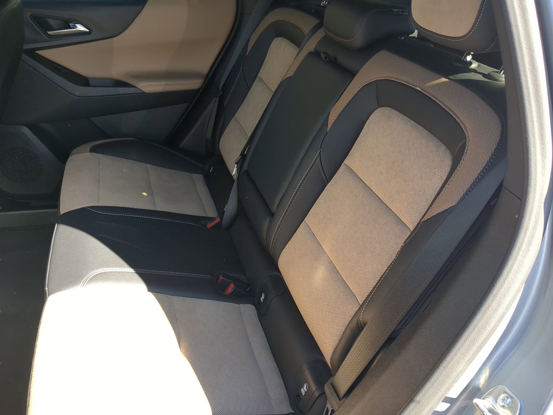 Used 2025 Chevrolet Equinox ACTIV w/ Convenience Package III image 46