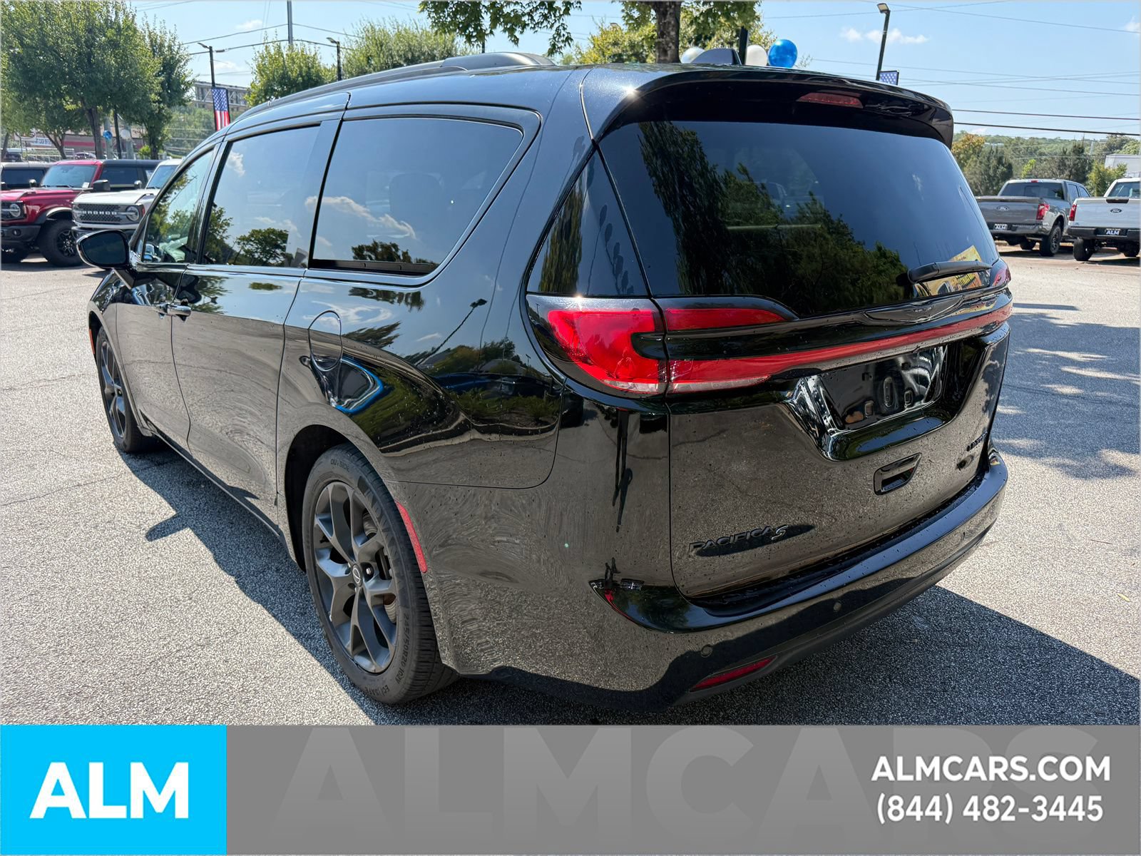 Used 2025 Chrysler Pacifica Limited FWD image 12