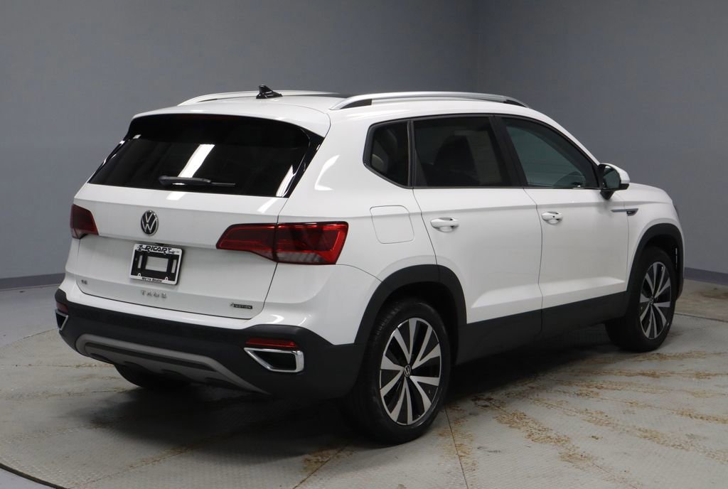 Used 2023 Volkswagen Taos SE w/ Panoramic Sunroof Package AWD/4WD image 5