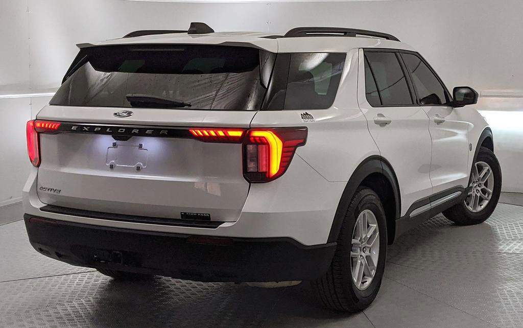 Certified 2025 Ford Explorer Active RWD image 3