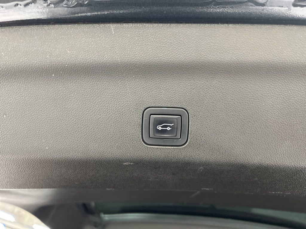 Used 2021 GMC Yukon Denali w/ Denali Premium Package image 33