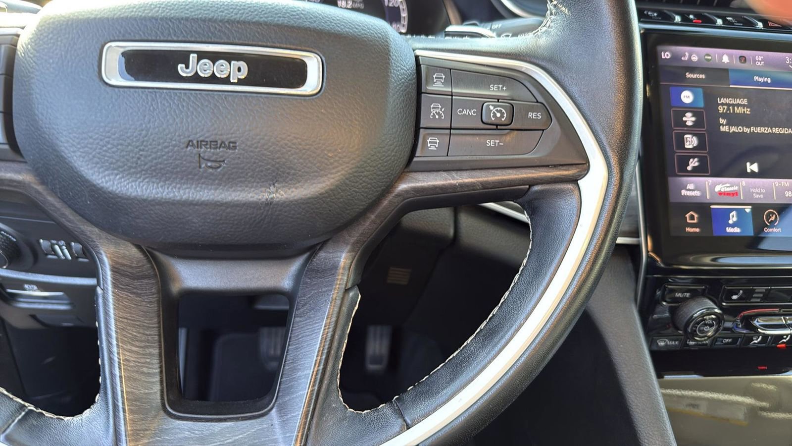 Used 2022 Jeep Grand Cherokee L Limited image 16