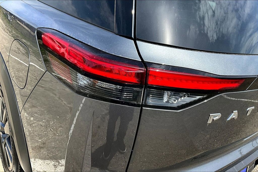 Used 2024 Nissan Pathfinder SV image 31