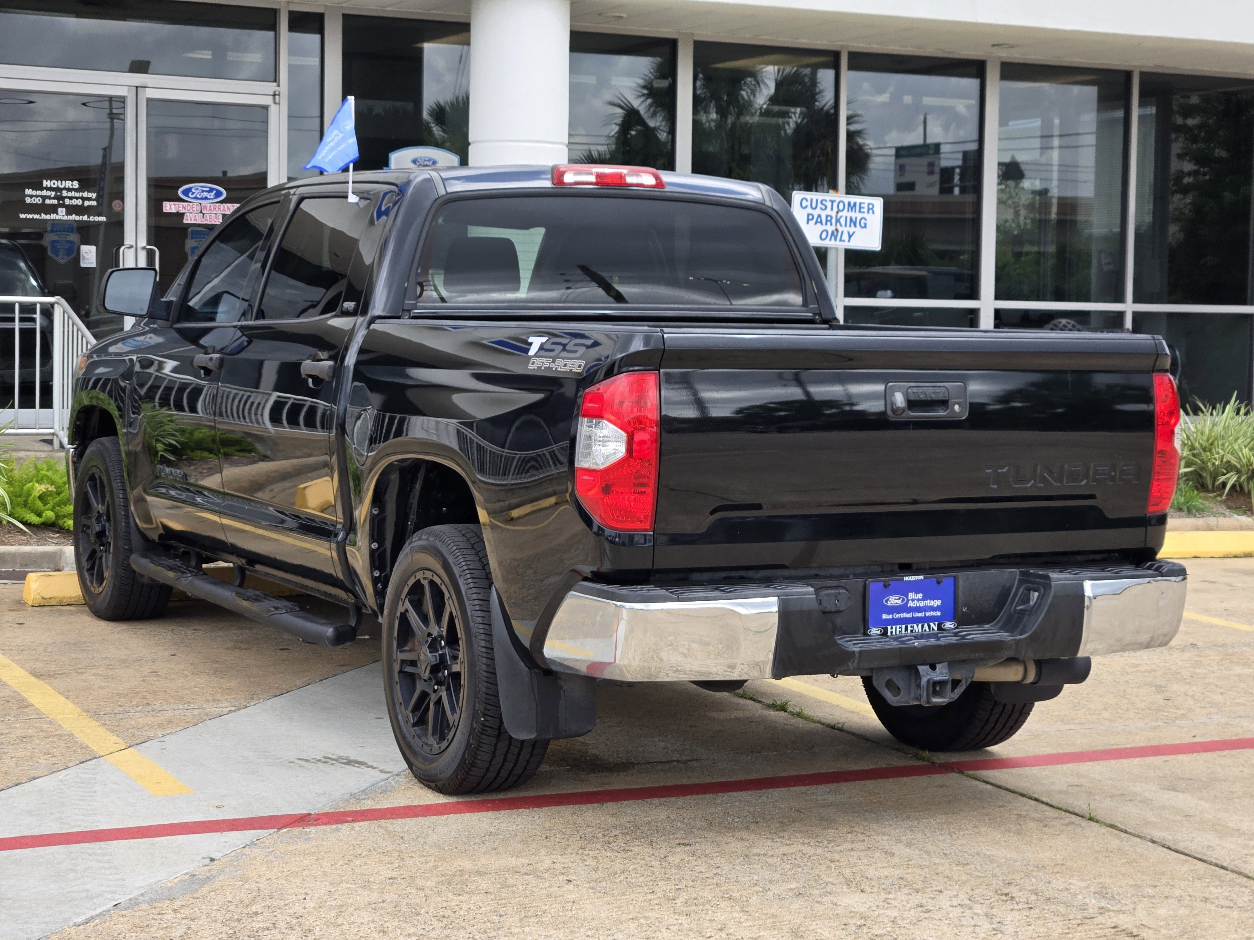 Used 2018 Toyota Tundra SR5 w/ SR5 Upgrade Package RWD image 3