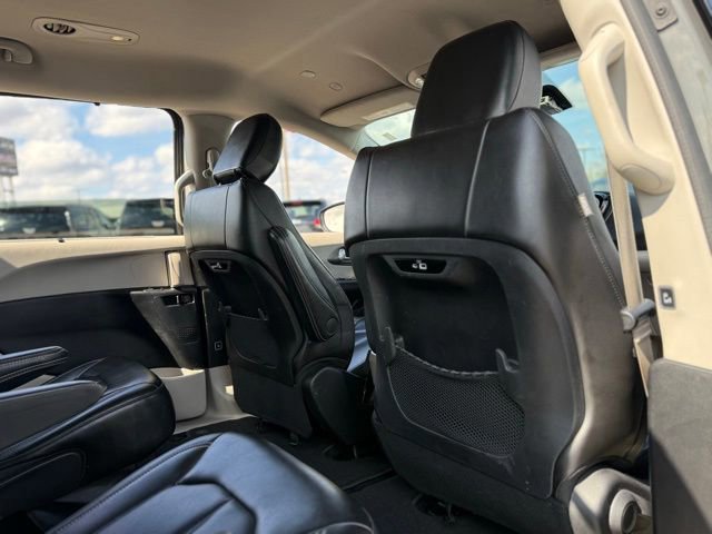 Used 2023 Chrysler Pacifica Touring-L image 30