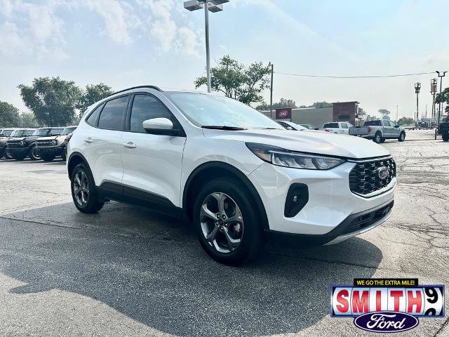 Certified 2025 Ford Escape ST-Line Select AWD/4WD image 3