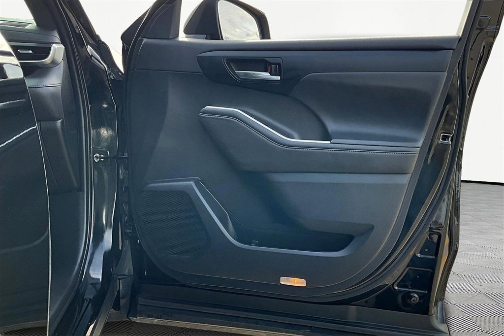 Used 2022 Toyota Highlander XSE image 24