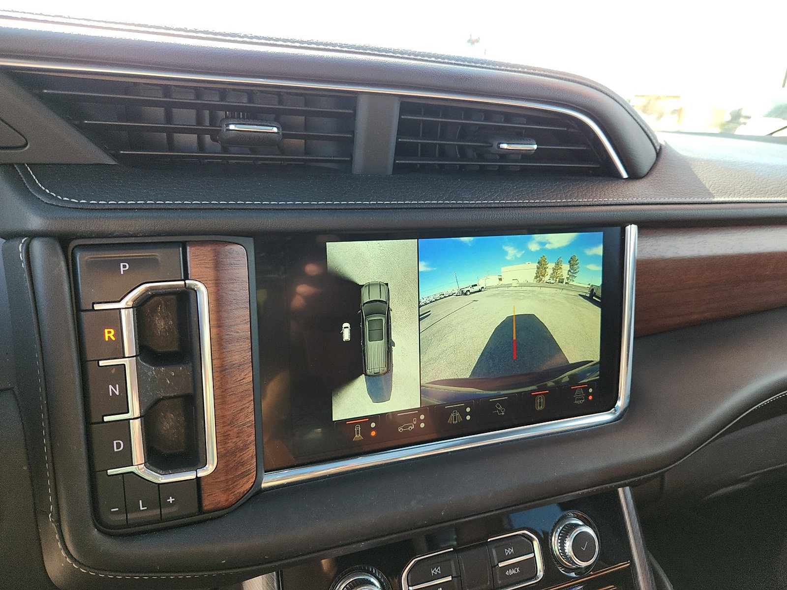 Used 2024 GMC Yukon Denali Ultimate image 11