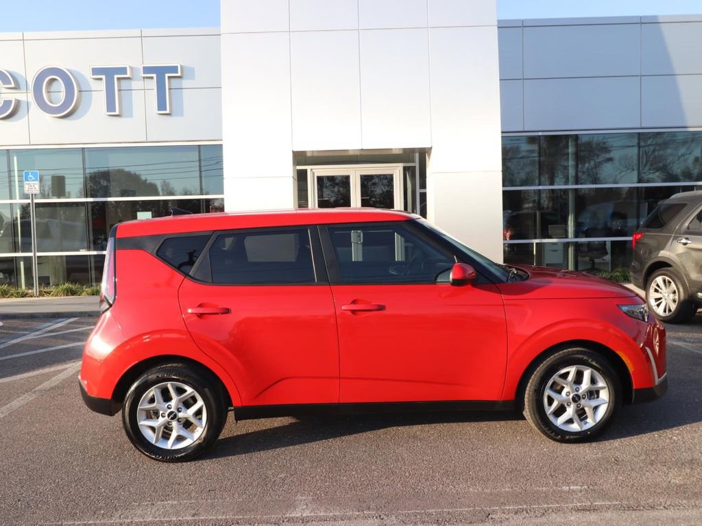 Used 2025 Kia Soul LX w/ LX Technology Package image 15