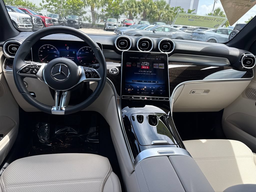 Used 2025 Mercedes-Benz GLC 300 image 5