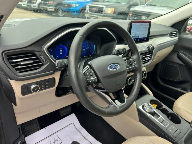 Certified 2022 Ford Escape SEL w/ Technology Package AWD/4WD image 5