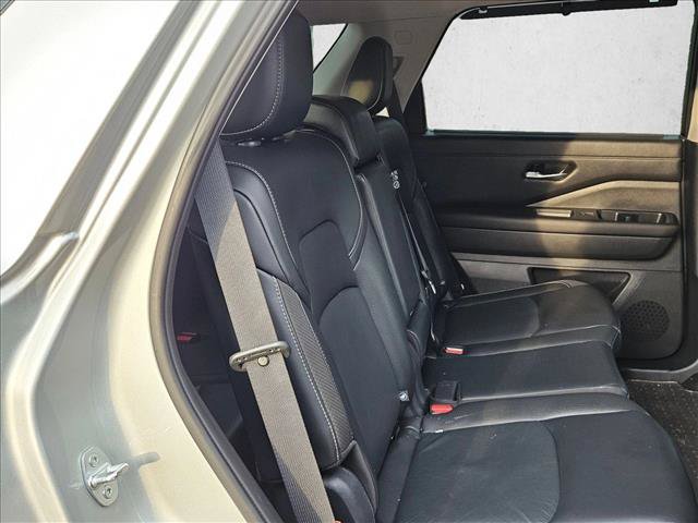 Used 2023 Nissan Pathfinder SL FWD image 17