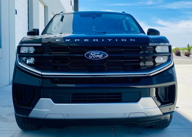 Certified 2025 Ford Expedition Max Platinum AWD/4WD image 2