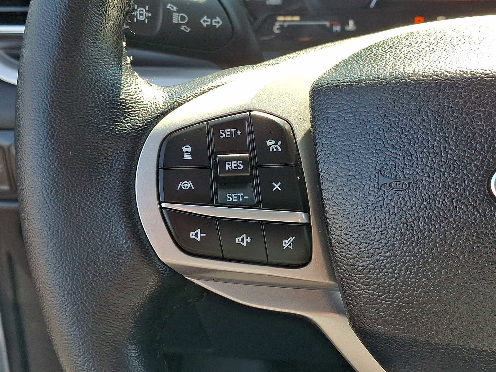 Certified 2022 Ford Explorer XLT w/ Equipment Group 202A image 24