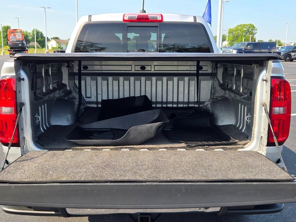 Used 2020 GMC Canyon SLE w/ Driver Alert Package AWD/4WD image 13