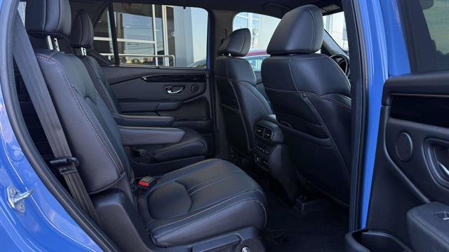 Used 2025 Honda Pilot TrailSport image 27