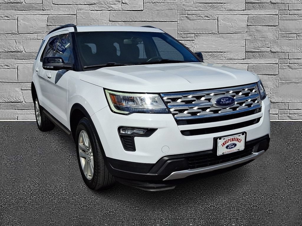 Certified 2018 Ford Explorer XLT w/ Equipment Group 201A AWD/4WD image 2