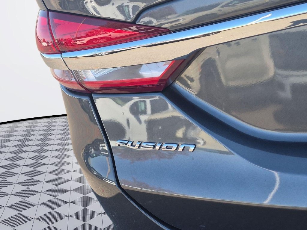 Certified 2018 Ford Fusion SE FWD image 24