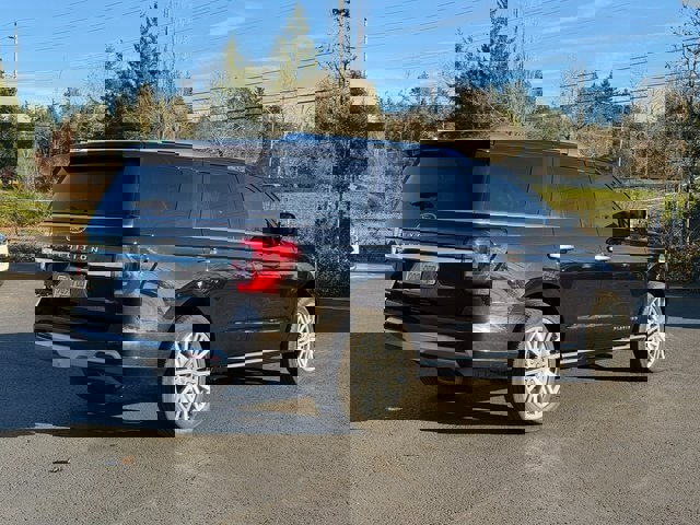 Certified 2023 Ford Expedition Platinum image 3