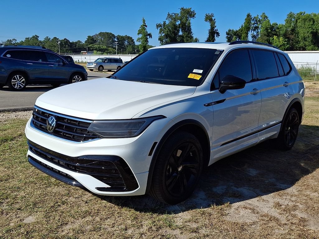 Used 2024 Volkswagen Tiguan SE R-Line AWD/4WD image 3