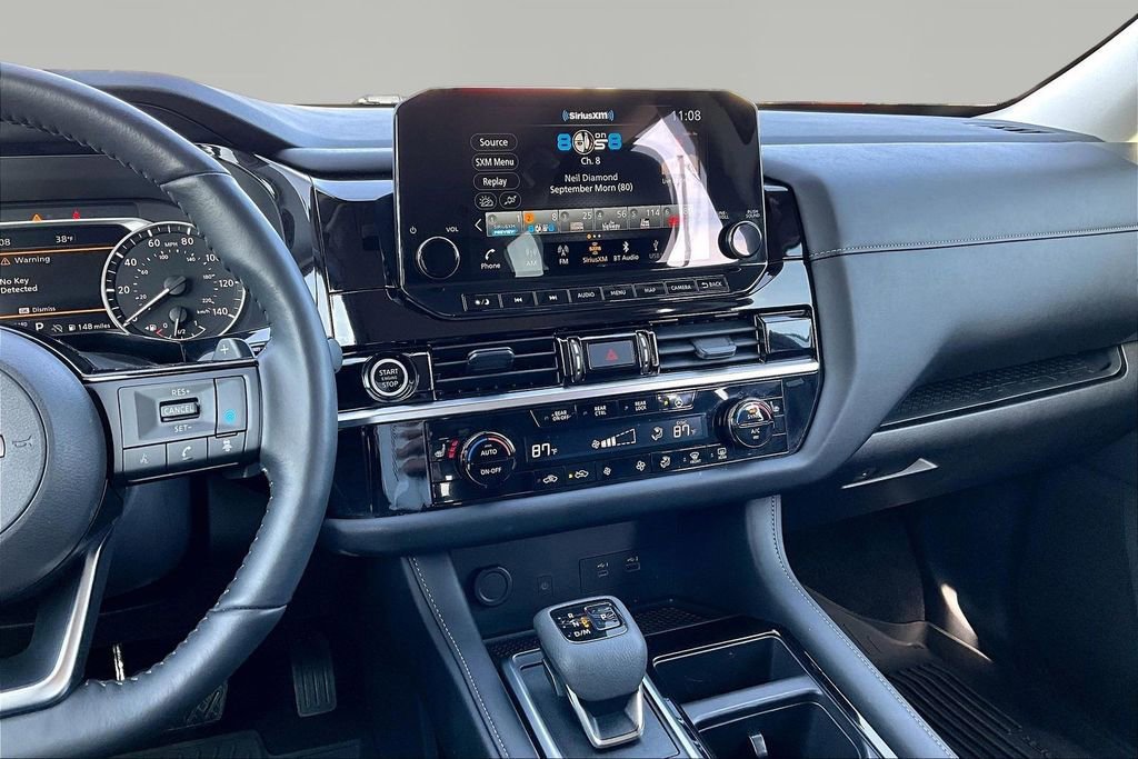 Used 2024 Nissan Pathfinder SL FWD image 8