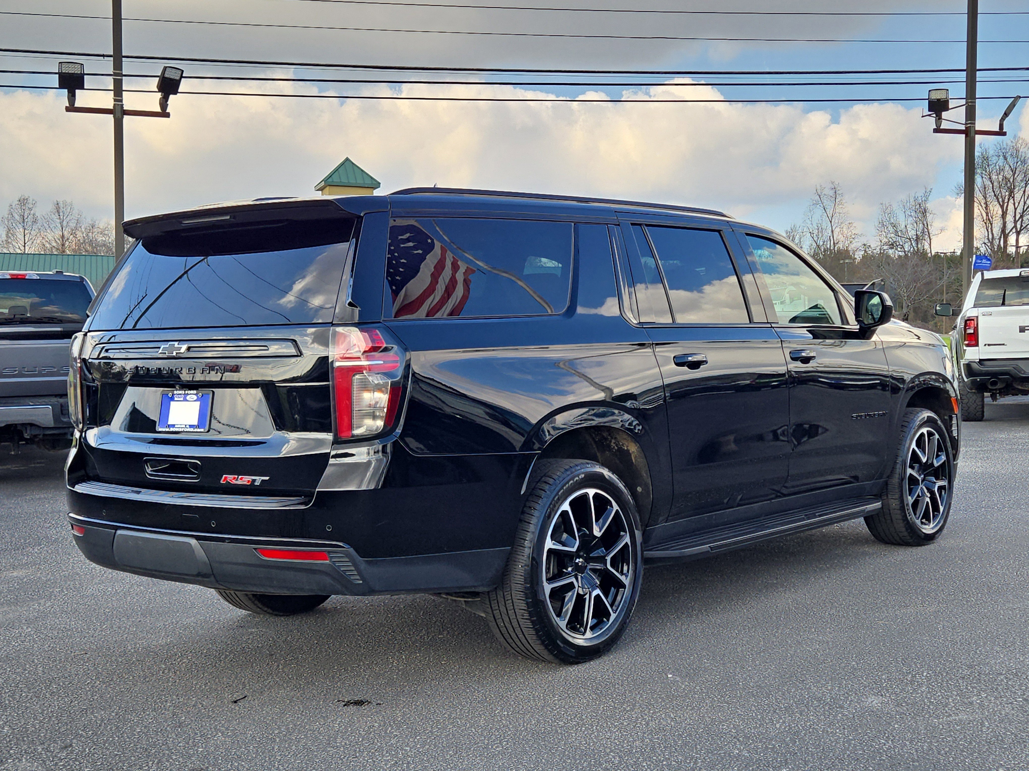 Used 2024 Chevrolet Suburban RST image 4