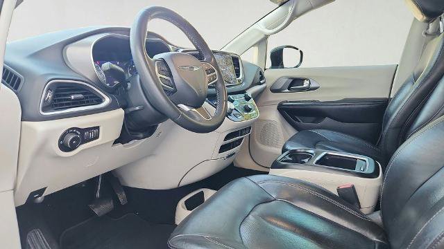 Used 2022 Chrysler Pacifica Touring-L FWD image 36
