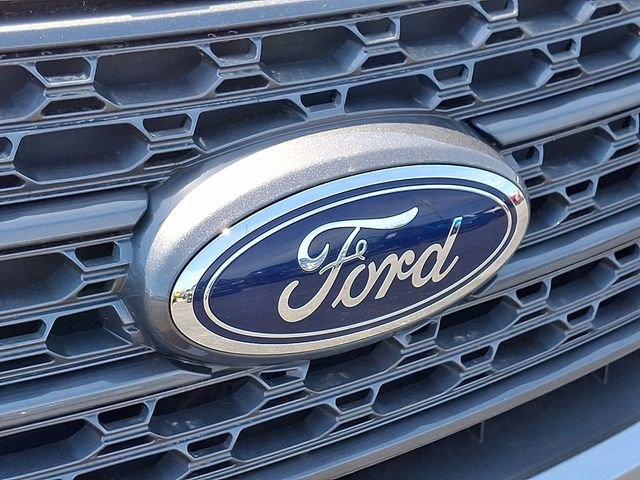 Certified 2023 Ford Explorer XLT w/ Equipment Group 202A AWD/4WD image 9