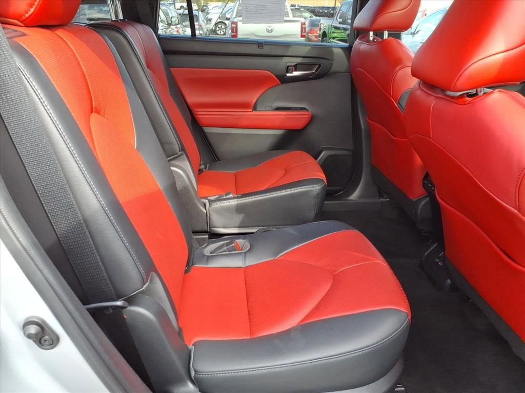 Used 2023 Toyota Highlander XSE image 13