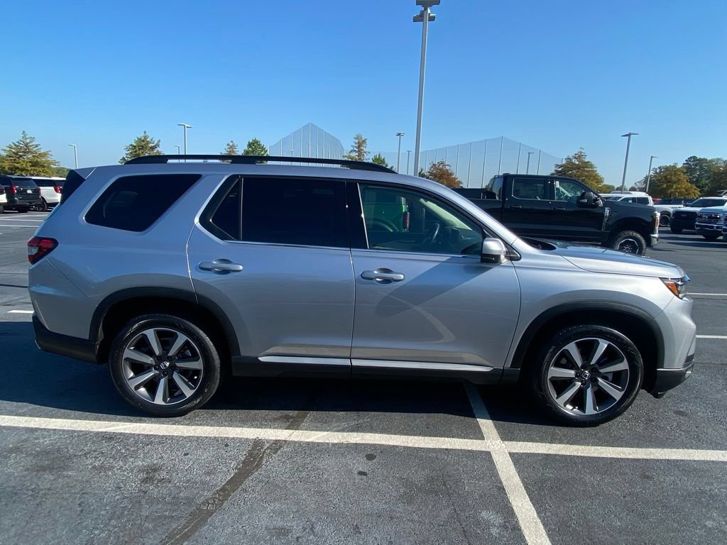 Used 2023 Honda Pilot Touring image 8