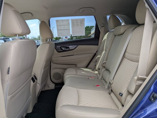 Used 2019 Nissan Rogue SV w/ Premium Package FWD image 14