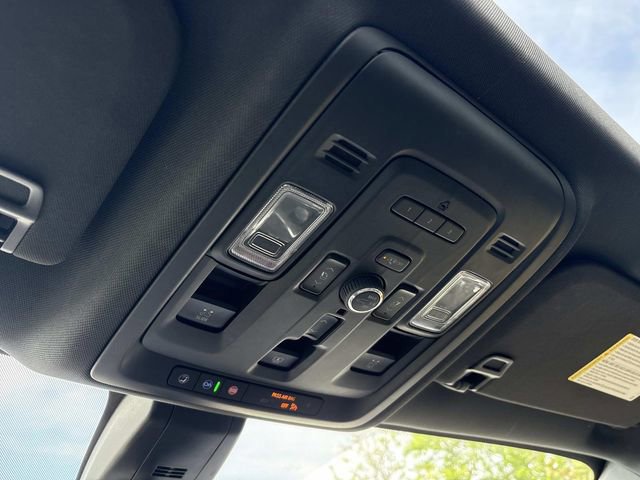 Used 2022 Chevrolet Suburban RST w/ Luxury Package image 35