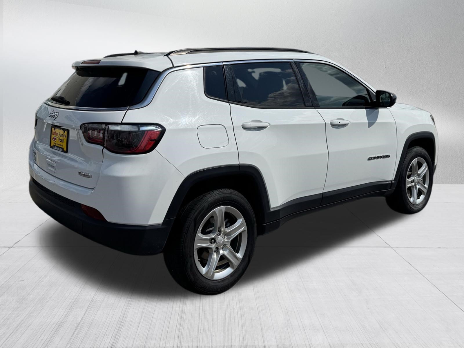Used 2024 Jeep Compass Latitude AWD/4WD image 7